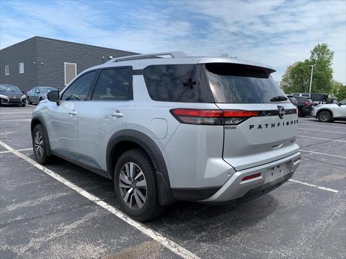 2022 Nissan Pathfinder SL 4WD