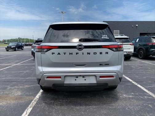 2022 Nissan Pathfinder SL 4WD