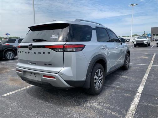 2022 Nissan Pathfinder SL 4WD