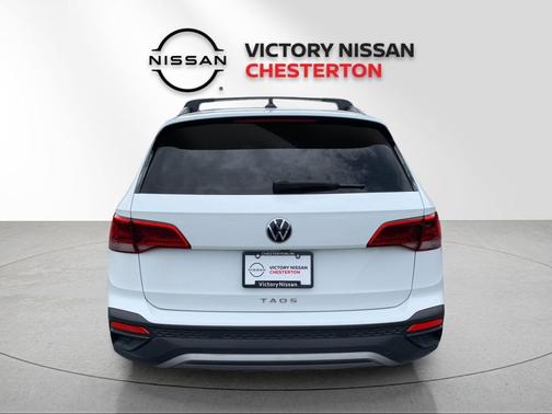Pure White 2023 Volkswagen Taos 1.5T S