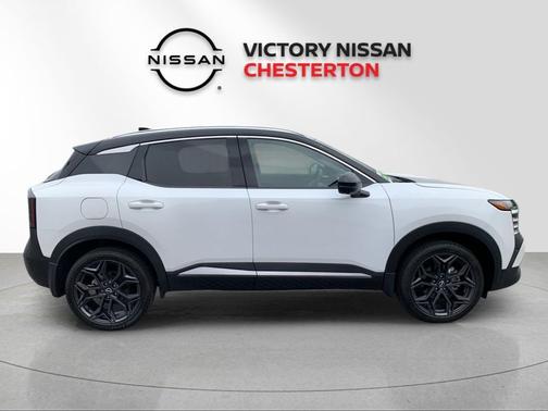 Aspen White 2025 Nissan Kicks SR