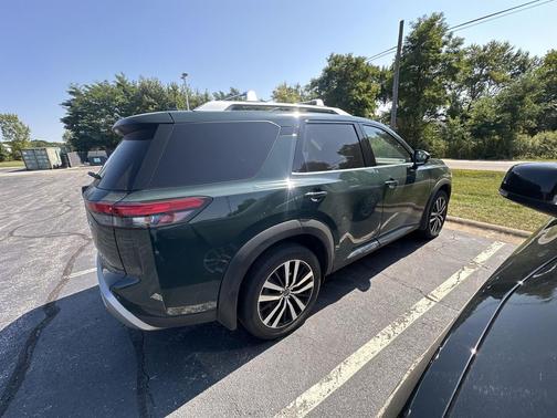 2023 Nissan Pathfinder Platinum 4WD