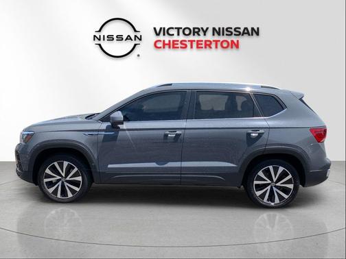 Platinum Gray Metallic 2022 Volkswagen Taos 1.5T SE
