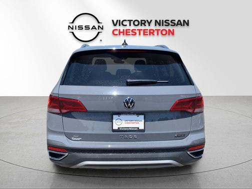 Platinum Gray Metallic 2022 Volkswagen Taos 1.5T SE