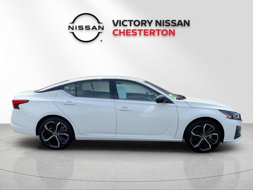 Glacier White 2025 Nissan Altima SR FWD