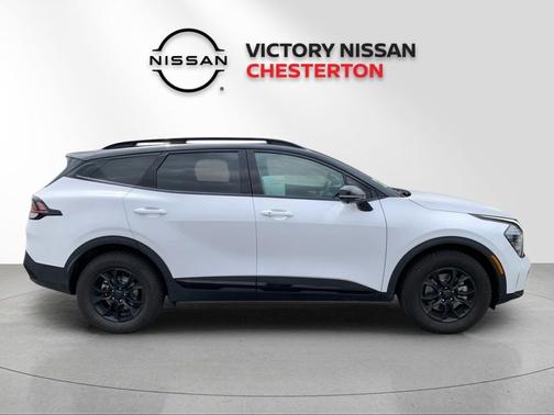 Glacier White Pearl/Ebony Black Roof 2025 Kia Sportage S