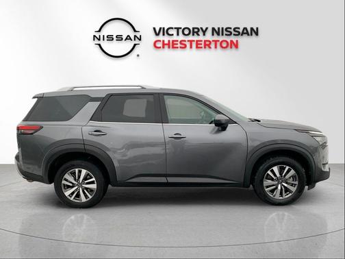 2025 Nissan Pathfinder SL 4WD