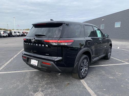 2025 Nissan Pathfinder S 4WD