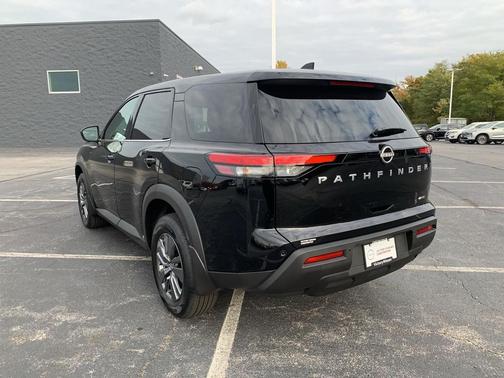 2025 Nissan Pathfinder S 4WD