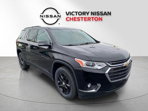 Mosaic Black Metallic 2020 Chevrolet Traverse LT Cloth