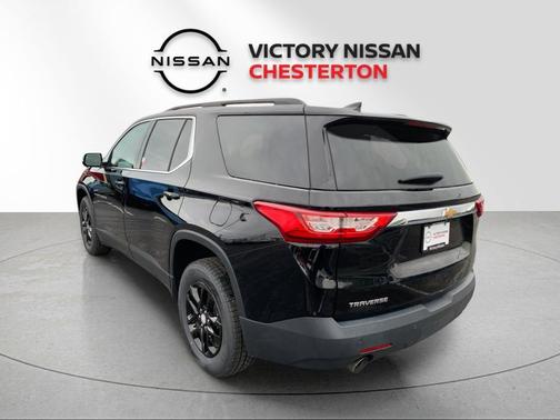 Mosaic Black Metallic 2020 Chevrolet Traverse LT Cloth