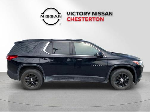 Mosaic Black Metallic 2020 Chevrolet Traverse LT Cloth