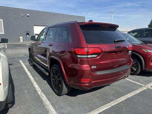 2022 Jeep Grand Cherokee Laredo