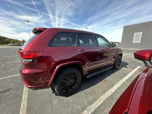 2022 Jeep Grand Cherokee Laredo