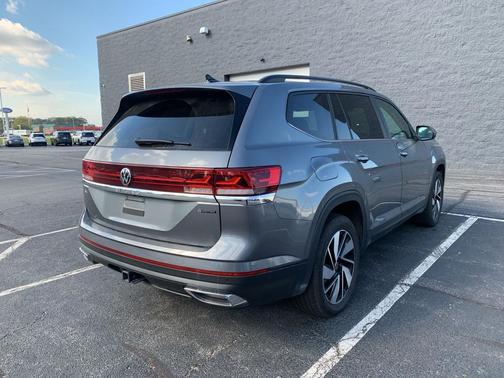 2025 Volkswagen Atlas 2.0T SE w/Technology 4MOTION