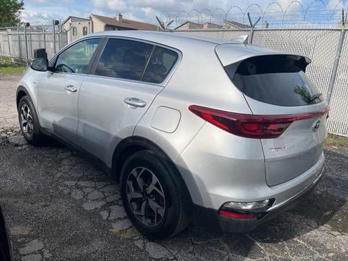 Sparkling Silver 2022 Kia Sportage LX