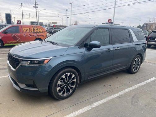 2024 Kia Carnival EX