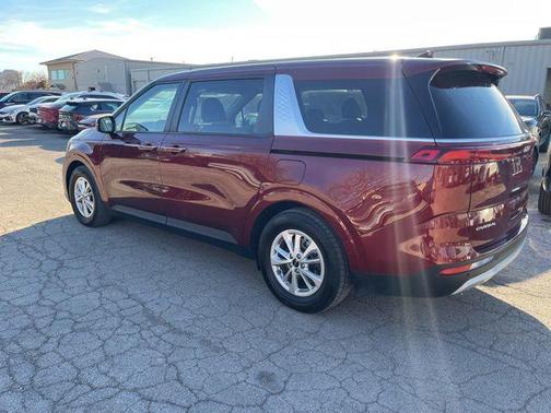 2024 Kia Carnival LX