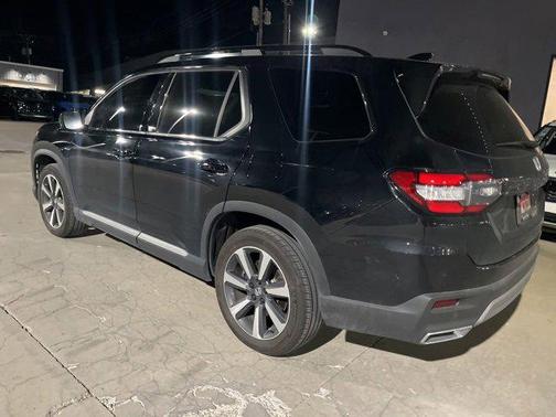 2023 Honda Pilot Touring 8-Passenger