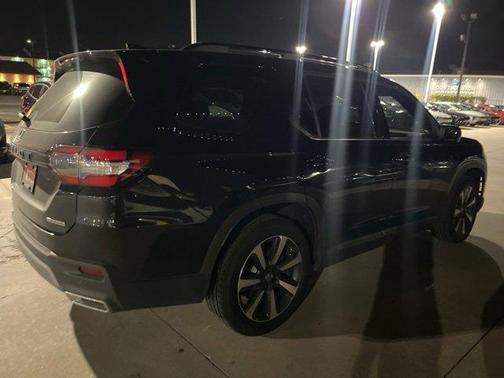 2023 Honda Pilot Touring 8-Passenger