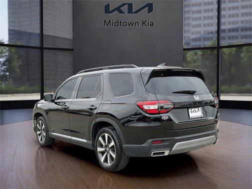2023 Honda Pilot Touring 8-Passenger