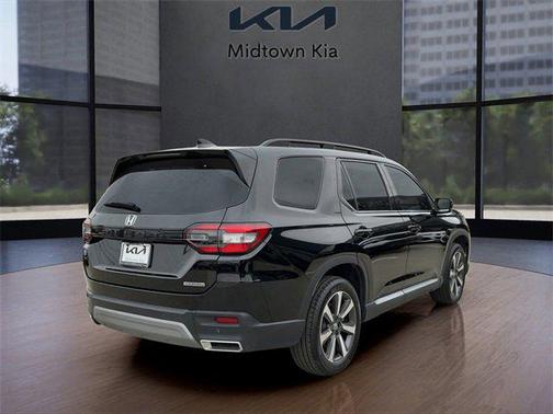 2023 Honda Pilot Touring 8-Passenger