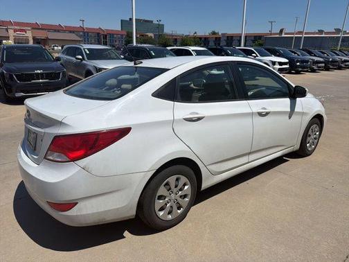 Chalk White 2017 Hyundai Accent SE