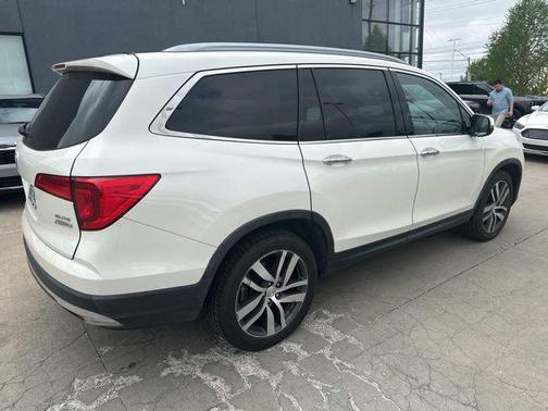 White Diamond Pearl 2018 Honda Pilot Elite
