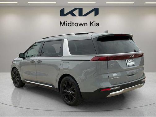 Ceramic Silver 2024 Kia Carnival SX