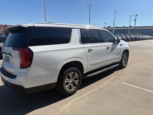 Summit White 2022 GMC Yukon XL SLE