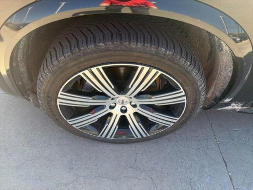 Onyx Black Metallic 2021 Volvo XC90 T6 Inscription