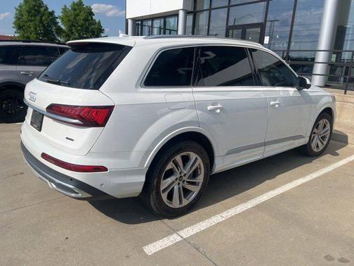 2023 Audi Q7 55 Premium Plus