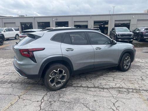 Sterling Gray Metallic 2024 Chevrolet Trax LT