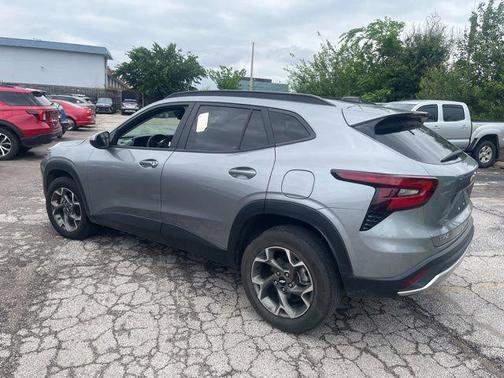 Sterling Gray Metallic 2024 Chevrolet Trax LT
