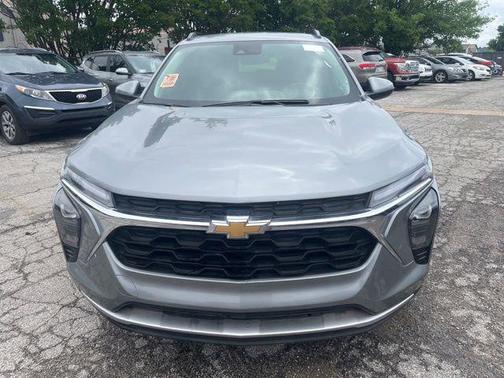 Sterling Gray Metallic 2024 Chevrolet Trax LT
