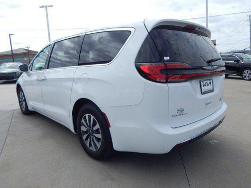 2022 Chrysler Pacifica Hybrid Touring L