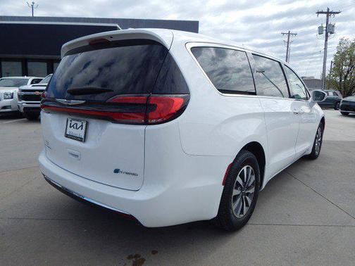 2022 Chrysler Pacifica Hybrid Touring L