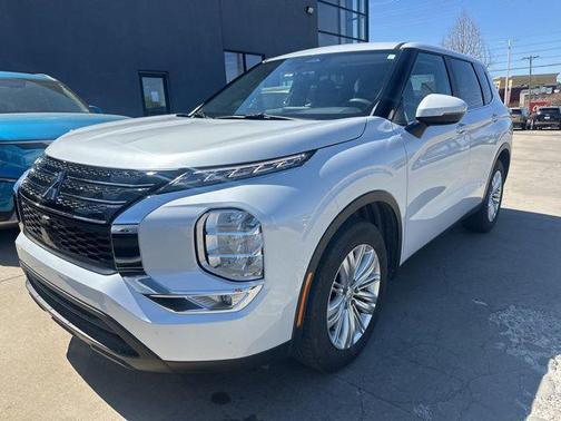 2024 Mitsubishi Outlander ES