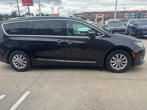 2018 Chrysler Pacifica Touring-L