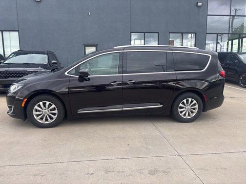 2018 Chrysler Pacifica Touring-L