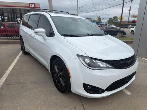 Bright White Clearcoat 2018 Chrysler Pacifica Limited