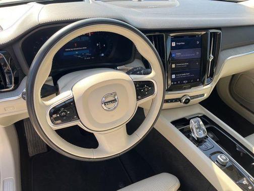 2023 Volvo V60 Cross Country B5 Ultimate