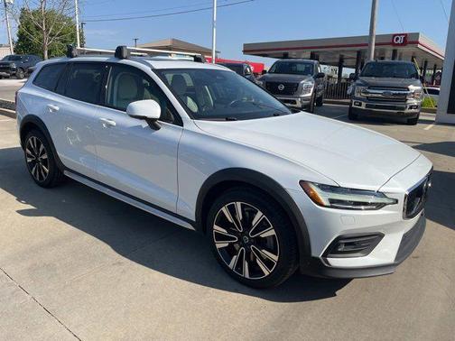2023 Volvo V60 Cross Country B5 Ultimate