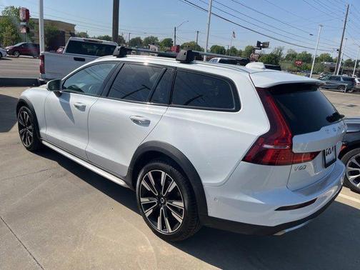 2023 Volvo V60 Cross Country B5 Ultimate