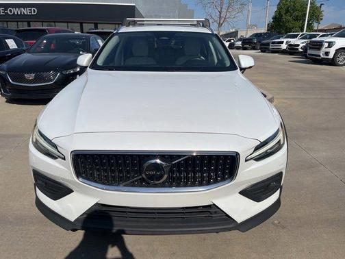 2023 Volvo V60 Cross Country B5 Ultimate