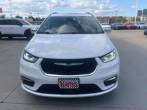 Bright White Clearcoat 2021 Chrysler Pacifica Hybrid Limited