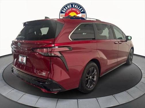 2024 Toyota Sienna XSE 7 Passenger
