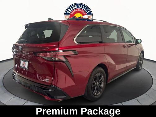 2024 Toyota Sienna XSE 7 Passenger