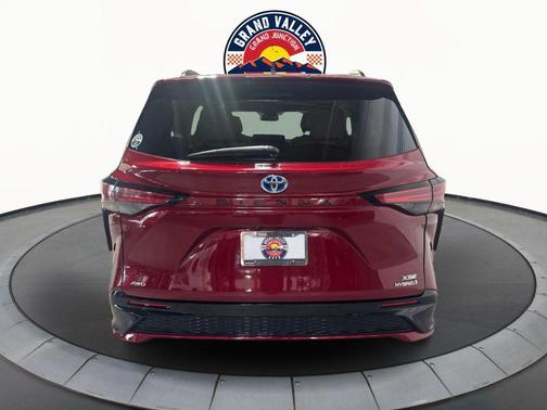 2024 Toyota Sienna XSE 7 Passenger