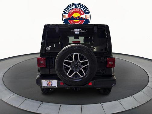 2024 Jeep Wrangler 4-Door Sahara 4x4